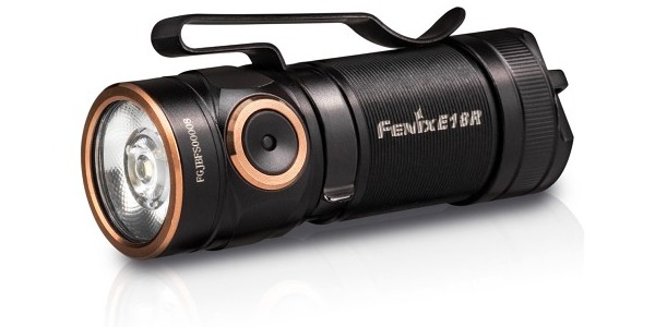 Recenze kapesní LED svítilny Fenix E18R